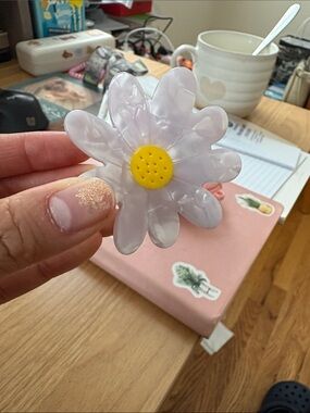 Pearlescent Daisy Hair Clip